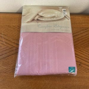 NWT BARDWIL LINENS Carefree Elegance Maeve tablecloth 60x102 Oval.  New.
